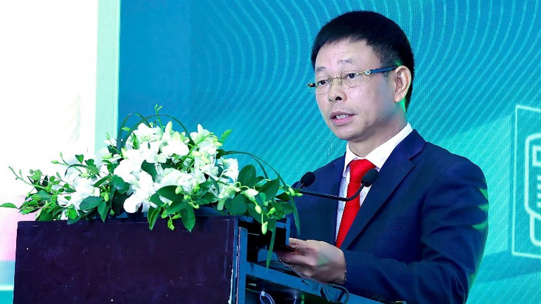 Ông Phùng Công Sưởng phát biểu tại hội thảo. img-4152-3683.jpg