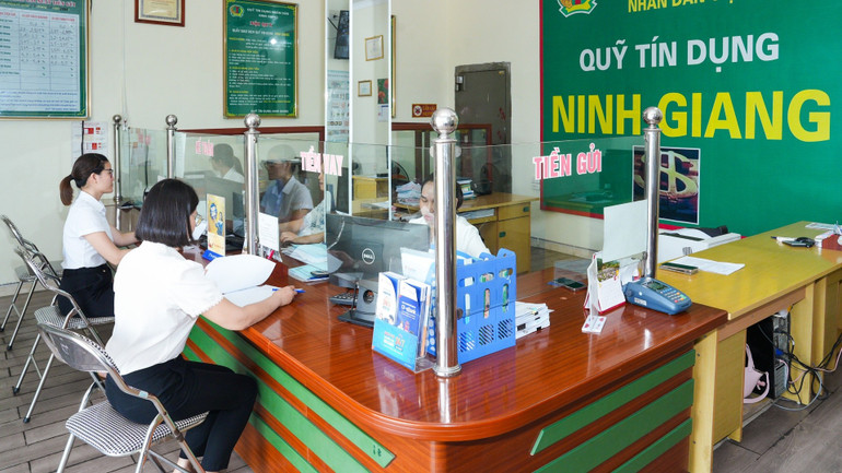 Giao dịch tại Quỹ tín dụng Ninh Giang, tỉnh Ninh Bình. lan07480-qtdnd-ninh-giang.jpg