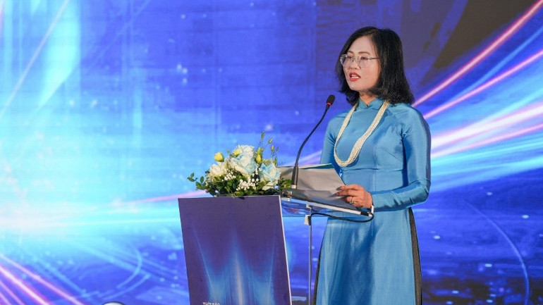 Banking Times의 편집장 Le Thi Thuy Sen이 이 행사에서 연설했습니다. img-3553-6474.jpg