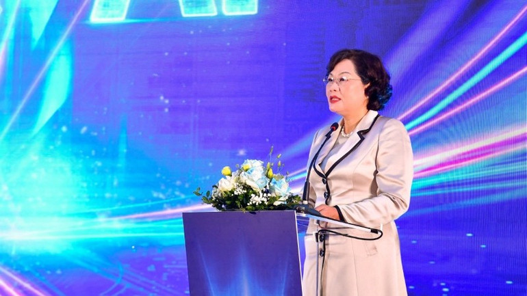 국립은행 총재 응우옌 티 홍이 이 행사에서 연설을 했습니다. img-3551-7710.jpg