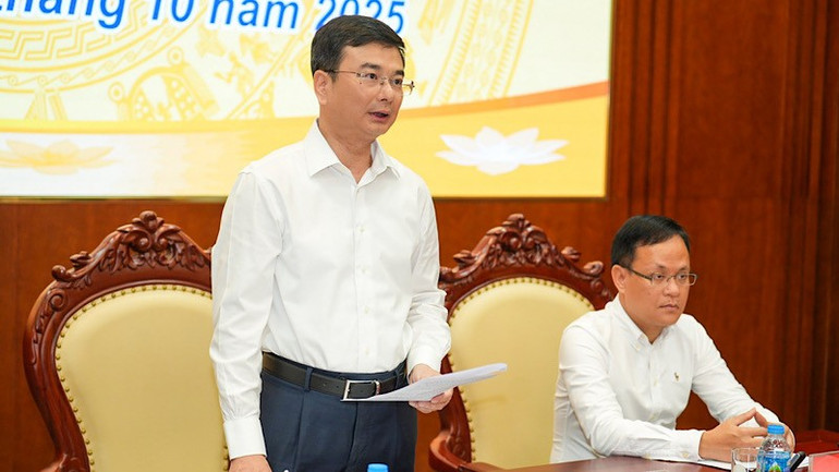 Phó Thống đốc Ngân hàng Nhà nước Phạm Thanh Hà phát biểu tại cuộc họp. img-4044.jpg