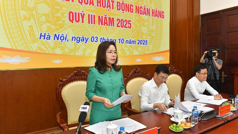 Vụ trưởng Vụ Tín dụng các ngành kinh tế Hà Thu Giang thông tin tại cuộc họp. img-4043.jpg