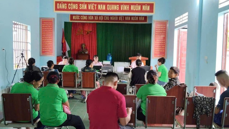 Transaction points of Thai Nguyen Province Social Policy Bank still operate regularly and smoothly after the merger. cac-diem-giao-dich-cua-nhcsxh-tinh-thai-nguyen-van-hoat-dong-deu-dan-thong-suot-5972.jpg