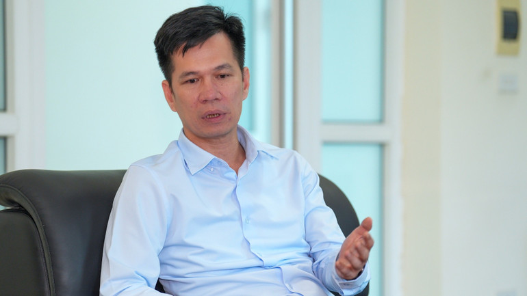 Giám đốc Co-opBank chi nhánh Hưng Yên Lưu Hoàng Nam chia sẻ tình hình hoạt động của Chi nhánh và hệ thống quỹ tín dụng nhân dân trên địa bàn. giam-doc-nhhtx-hung-yen-mr-nam.jpg
