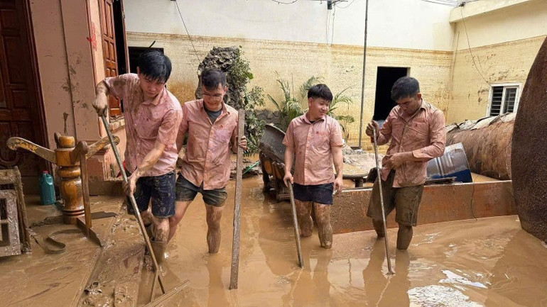 Quyết tâm hỗ trợ người dân sớm ổn định cuộc sống. img-2921-4186.jpg