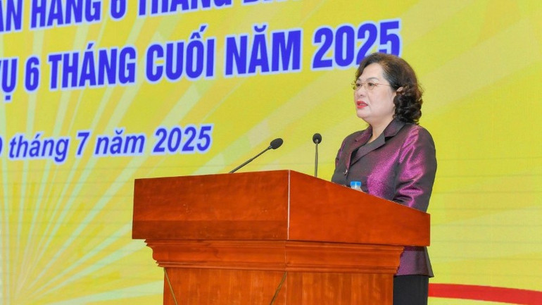 Thống đốc Ngân hàng Nhà nước Nguyễn Thị Hồng phát biểu khai mạc tại Hội nghị. thong-doc-nhnn-nguyen-thi-hong-phat-bieu-khai-mac-tai-hoi-nghi-3112.jpg