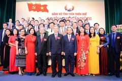 Ban Chấp hành Đảng bộ tỉnh khóa 16, nhiệm kỳ 2020 -2025 ra mắt, nhận nhiệm vụ.
