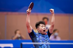 Đức Tuân ăn mừng sau khi giành chiến thắng trước Phakpoom Sanguansin. Ảnh: NGÂN HÀ