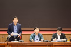 Chủ tịch UBND quận Hoàn Kiếm Phạm Tuấn Long phát biểu tại buổi giao ban báo chí chiều 1-12.