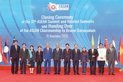  Thủ tướng Nguyễn Xuân Phúc và các đại biểu dự Lễ bế mạc Hội nghị Cấp cao ASEAN lần thứ 37. Ảnh: QUANG MINH