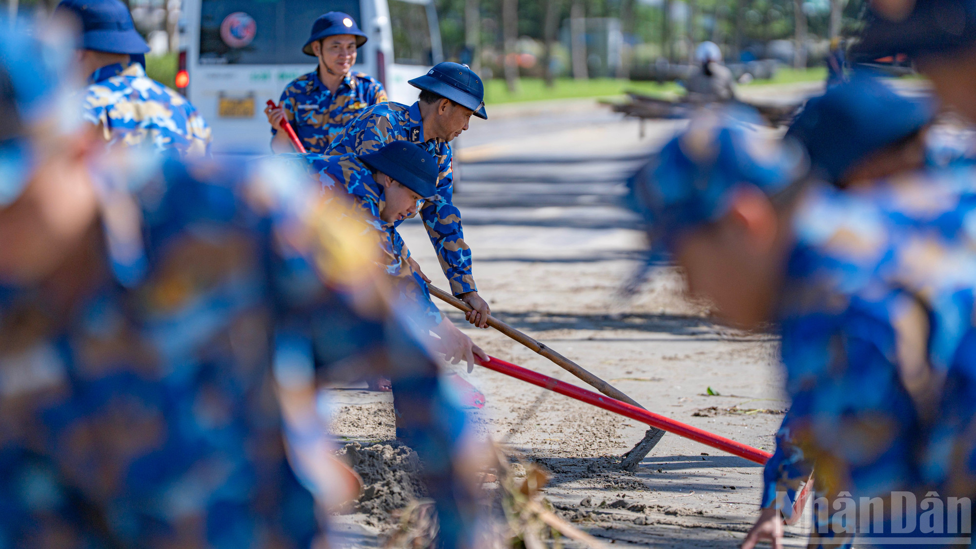 Städstyrkan inkluderar gröna träd- och miljöföretag, lokala myndigheter och organisationer, kustbevakningen som är stationerad i området... och lokala invånare. ndo_br_don-41.jpg