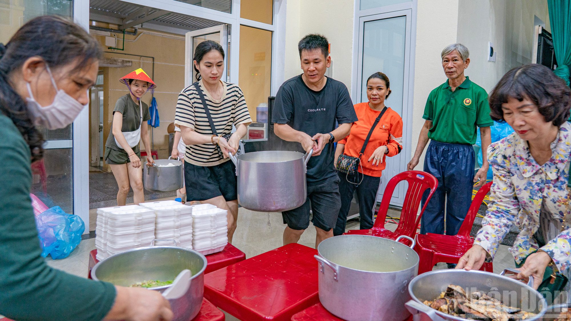 После приготовления блюда будут собраны и упакованы. ndo_br_bep-4.jpg