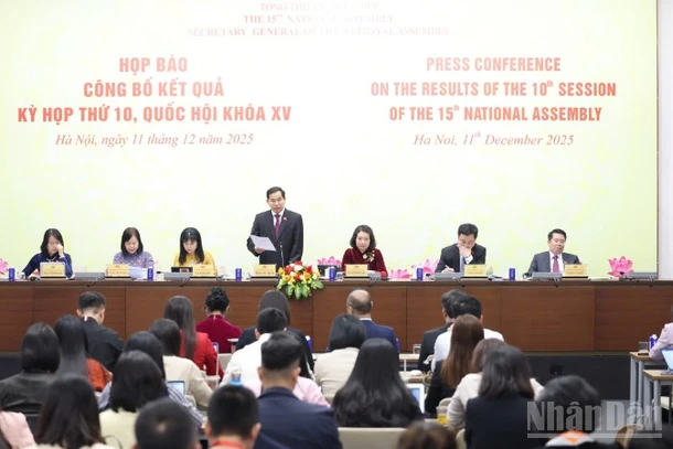 Quang cảnh họp báo công bố kết quả Kỳ họp thứ 10, Quốc hội khóa XV. (Ảnh: DUY LINH)