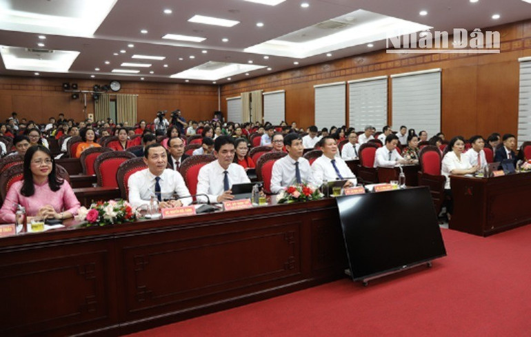Các đại biểu dự gặp mặt kỷ niệm 100 năm Ngày Báo chí Cách mạng Việt Nam và công bố quyết định sáp nhập Báo Sơn La và Đài Phát thanh-Truyền hình tỉnh Sơn La. 2-3450.jpg