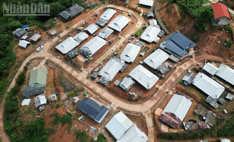 Về quy mô xây dựng nhà ở, dự án san ủi 42 nền nhà, 1 nền nhà văn hóa, diện tích mỗi nền nhà khoảng 250m2 đến 400m2 và diện tích nền nhà văn hóa khoảng 680m2. ndo_tl_10.jpg