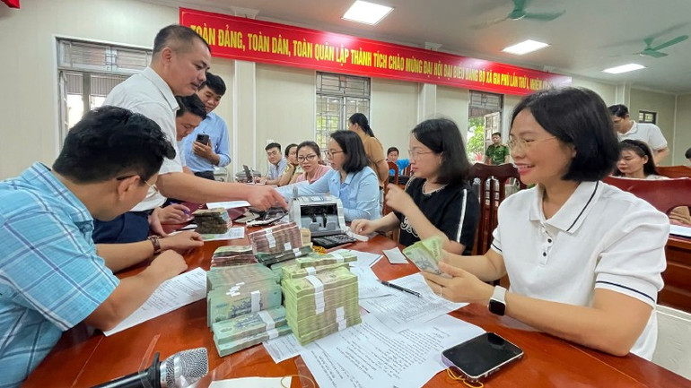 ตำบลและตำบลต่างๆ ในซอนลาจะจัดการส่งของขวัญเนื่องในโอกาสครบรอบ 80 ปี การปฏิวัติเดือนสิงหาคมและวันชาติวันที่ 2 กันยายน ให้กับประชาชนในคืนนี้และเช้าวันที่ 1 กันยายน 1.jpg