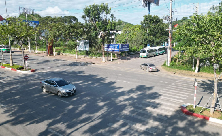 Tỉnh Sơn La đã có văn bản chỉ đạo yêu cầu các sở, ngành liên quan khẩn trương hoàn trả lại dải phân cách tại Trung tâm Đăng kiểm xe cơ giới Sơn La, mã số 2601D theo đúng quy định. ndo_tr_03.jpg