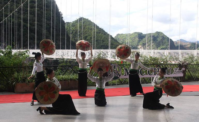 នៅជុំចុងក្រោយនៃបវរកញ្ញាទេសចរណ៍ជនជាតិវៀតណាមឆ្នាំ 2025 ក៏មានសកម្មភាពវប្បធម៌ដែលបង្កប់នូវអត្តសញ្ញាណរបស់ក្រុមជនជាតិភាគពាយ័ព្យផងដែរ។ ndo_tr_1.jpg