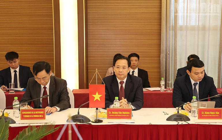 A Kubai Köztársaság vietnami nagykövetségének küldöttségét fogadta és velük dolgozott Hoang Van Nghiem elvtárs, a Tartományi Pártbizottság titkára, Son La tartomány Nemzetgyűlési küldöttségének vezetője. ndo_tr_3-9529.jpg