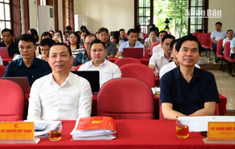 Thời điểm này, tỉnh Sơn La đã thành lập các đoàn trực tiếp kiểm tra, đôn đốc các huyện, thị xã, thành phố triển khai mô hình chính quyền địa phương 2 cấp. (Ảnh: MINH TUẤN) 7-8110.jpg