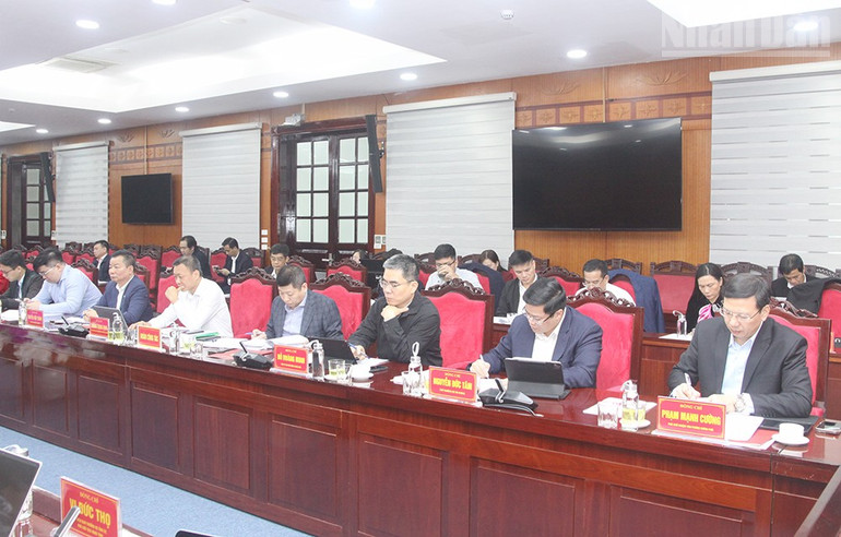 Члены делегации заместителя премьер-министра на рабочей встрече с провинцией Сон Ла. ndo_tr_1-5433.jpg