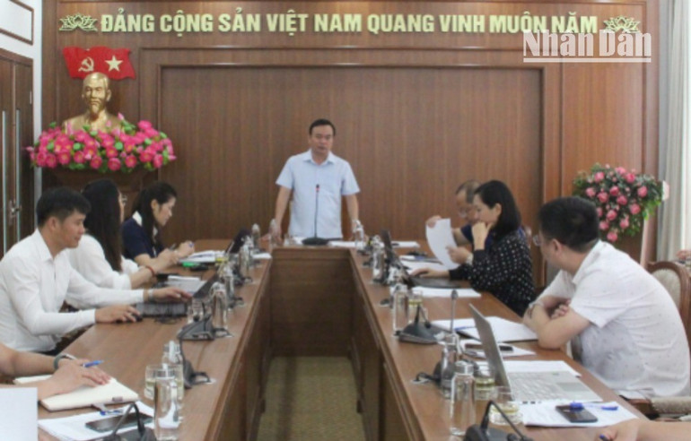Tổ công tác số 02 của Ban Thường vụ Thành ủy Sơn La triển khai nhiệm vụ vận hành thử hoạt động của cơ quan Đảng, chính quyền, Ủy ban Mặt trận Tổ quốc Việt Nam phường Chiềng Cơi. (Ảnh: LAM GIANG) 10-5159.jpg