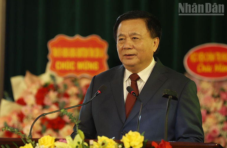 Giáo sư, Tiến sĩ Nguyễn Xuân Thắng, Ủy viên Bộ Chính trị, Giám đốc Học viện Chính trị quốc gia Hồ Chí Minh, Chủ tịch Hội đồng lý luận Trung ương phát biểu tại Lễ công nhận đạt chuẩn mức 1 cho Trường chính trị tỉnh Sơn La. ndo_tr_7.jpg