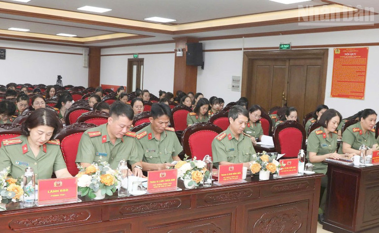 Các đại biểu dự Hội nghị sơ kết 6 tháng công tác hội và phong trào phụ nữ của phụ nữ Cụm thi đua số 2. ndo_tr_7.jpg