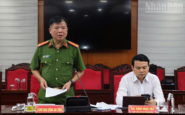 Đại tá Trần Thanh Sơn, Phó Giám đốc Công an tỉnh Sơn La phát biểu cảm ơn Báo Nhân Dân và thông tin sơ bộ về việc bắt giữ 3 đối tượng liên quan đến tại Trung tâm khám, chữa bệnh DHY JW CENTER số 27 Tô Hiệu. ndo_tr_12.jpg