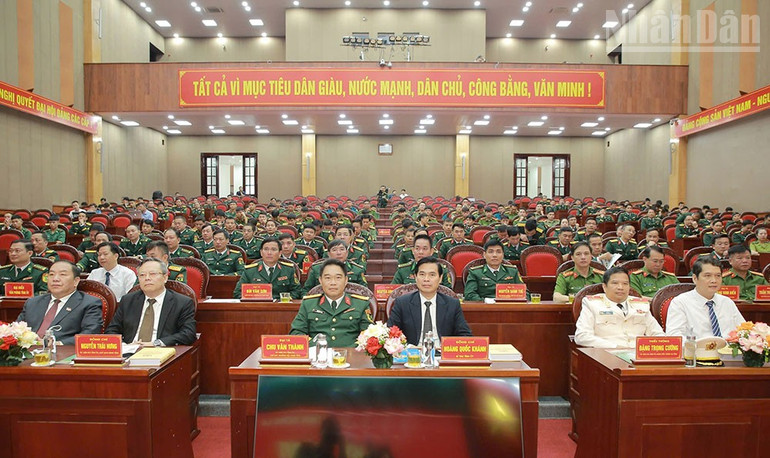 Các đại biểu dự Lễ kỷ niệm 80 năm Ngày truyền thống lực lượng vũ trang tỉnh Sơn La. ndo_tr_4.jpg