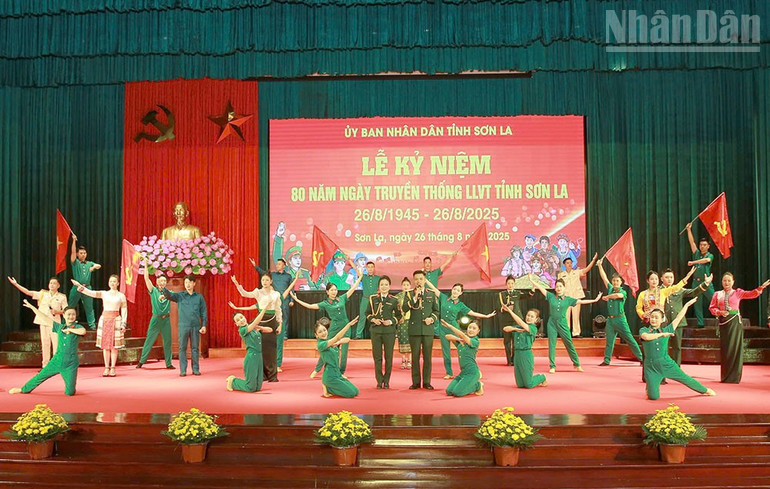 Văn nghệ chào mừng tại Lễ kỷ niệm 80 năm Ngày truyền thống lực lượng vũ trang tỉnh Sơn La. ndo_tr_1.jpg