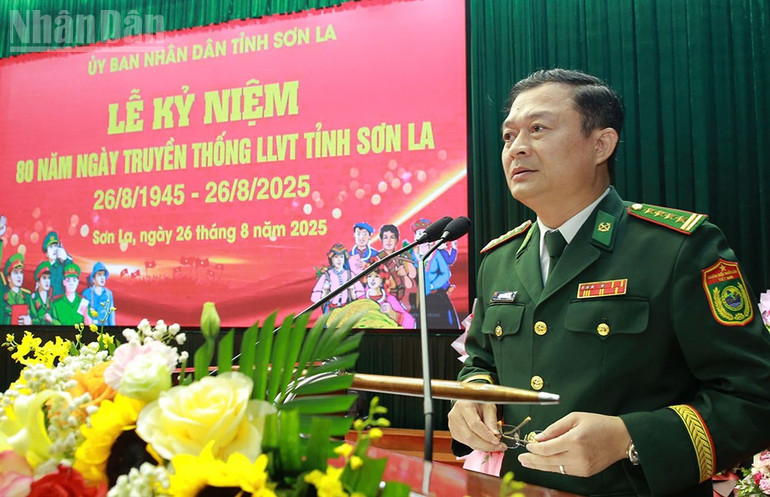 Đại tá Phạm Tùng Lâm, Phó Chính ủy Bộ Chỉ huy Quân sự tỉnh kiêm Chính ủy Ban Chỉ huy Bộ đội Biên phòng tỉnh Sơn La đọc Thư khen của Bộ trưởng Quốc phòng tại Lễ kỷ niệm. ndo_tl_2.jpg