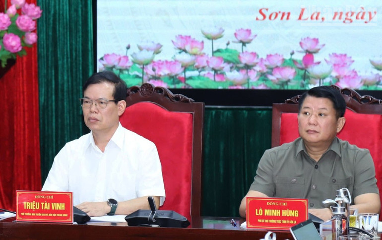 Đoàn công tác do đồng chí Triệu Tài Vinh, Phó Trưởng Ban Tuyên giáo và Dân vận Trung ương, thành viên Ban Chỉ đạo làm Trưởng đoàn. ndo_tr_4.jpg