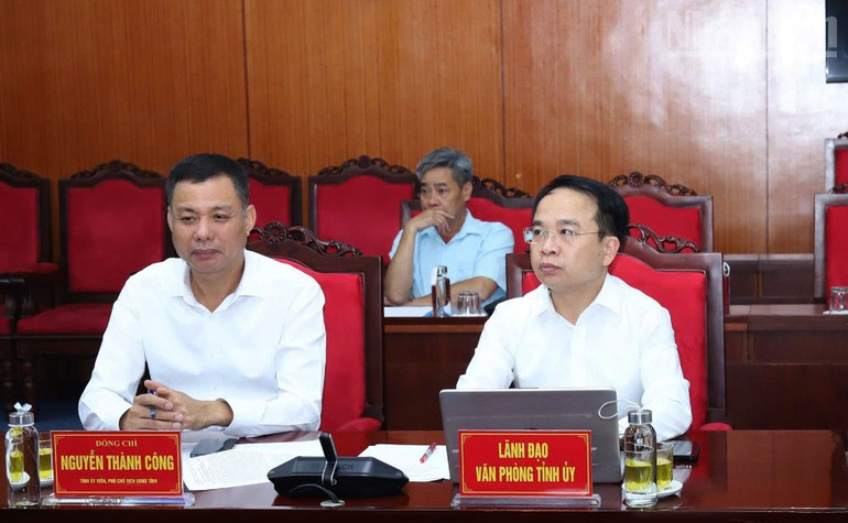 Đại diện lãnh đạo Ủy ban nhân dân tỉnh Sơn La và Văn phòng Tỉnh ủy Sơn La tại cuộc làm việc với đoàn công tác. ndo_tr_7.jpg