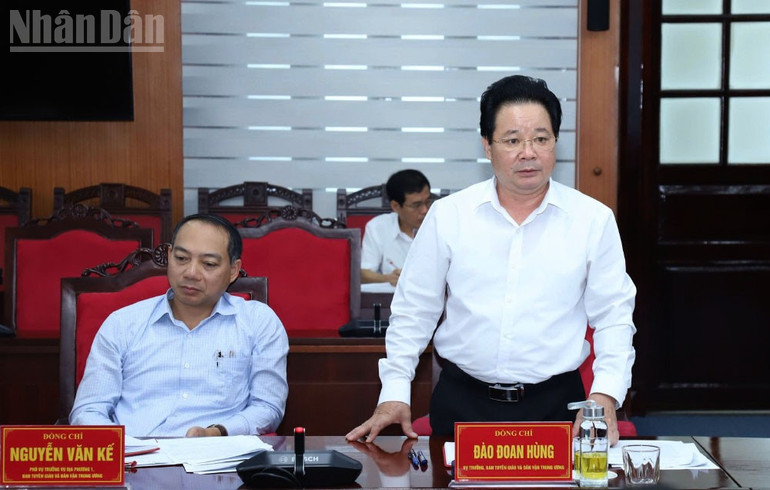 Thành viên đoàn công tác phát biểu tại cuộc làm việc với Tỉnh ủy Sơn La. ndo_tl_3.jpg