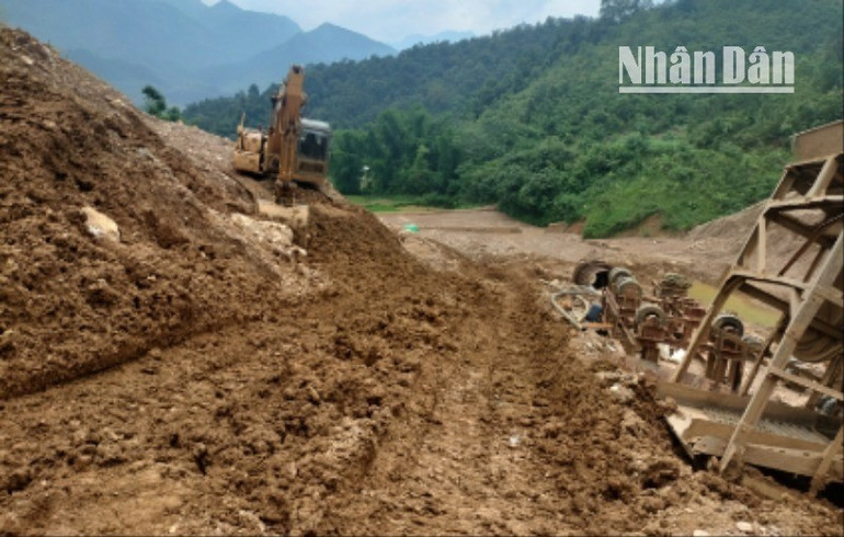 Tỉnh Sơn La cũng đã giao cho Công an tỉnh điều tra, làm rõ hành vi khai thác vàng trái phép tại bản Lứa, xã Pi Toong. 4-6699.jpg