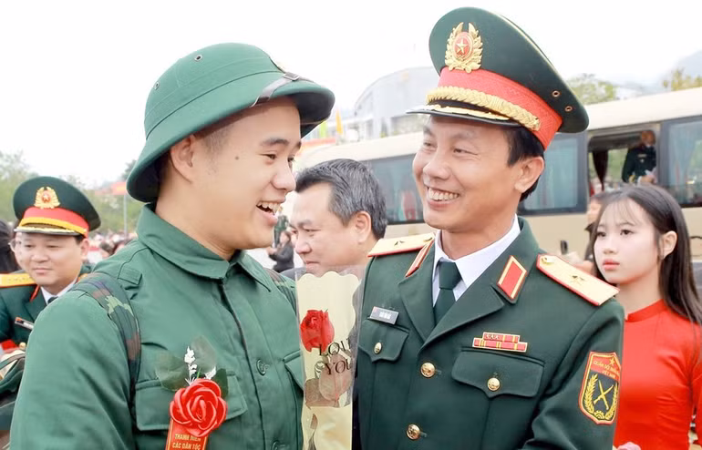 ndo_tr_thieu-tuong-tran-van-bac-tu-lenh-quan-khu-2-tang-hoa-dong-vien-tan-binh.jpg