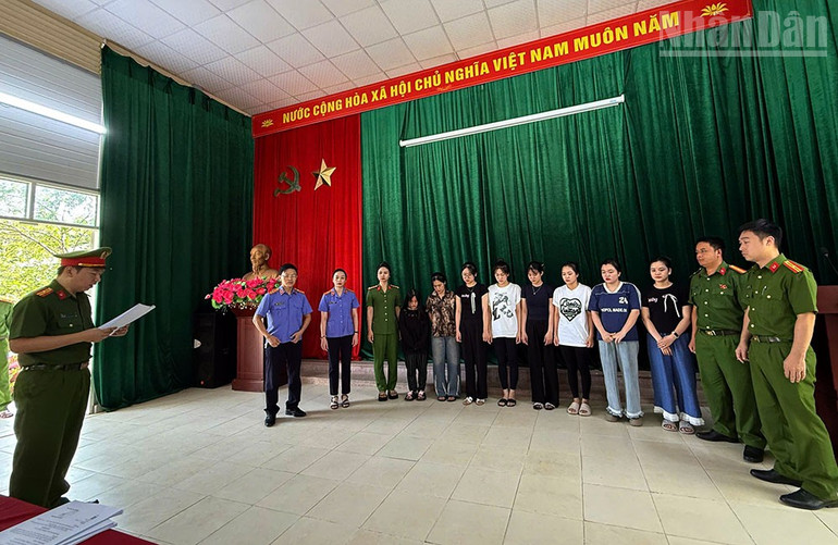 Trong số 9 đối tượng bị khởi tố, đối tượng Đặng Thị Bạch Tuyết có lệnh cấm đi khỏi nơi cư trú. (Ảnh: VIỆN KIỂM SÁT NHÂN DÂN KHU VỰC 1) ndo_tr_2.jpg