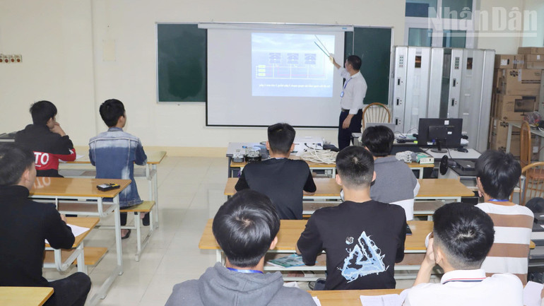 Trong giai đoạn 2022-2024, tỉnh Sơn La đã tuyển sinh và đào tạo được hơn 58.400 lao động thuộc các cấp trình độ từ sơ cấp đến đại học và chuyển giao khoa học kỹ thuật công nghệ. ndo_tr_4.jpg
