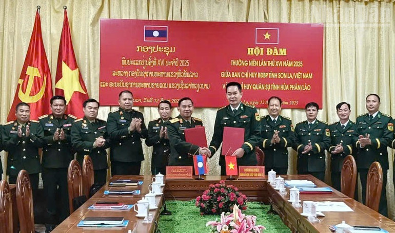 Ban Chỉ huy Bộ đội Biên phòng tỉnh Sơn La và Bộ Chỉ huy Quân sự tỉnh Huaphanh ký kết biên bản ghi nhớ. ndo_tr_4.jpg