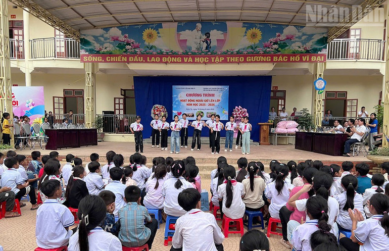 Các hoạt động văn nghệ được tổ chức tại chương trình, tạo không khí phấn khởi cho các em học sinh tại xã Nậm Ty. ndo_tr_4.jpg