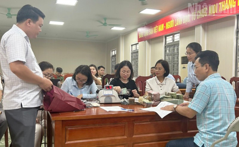 75 ตำบลและแขวงซอนลามุ่งมั่นส่งมอบของขวัญเนื่องในโอกาสวันชาติ 2 กันยายน ให้กับประชาชนก่อนเวลา 11.00 น. ของวันที่ 1 กันยายน ndo_tr_3.jpg