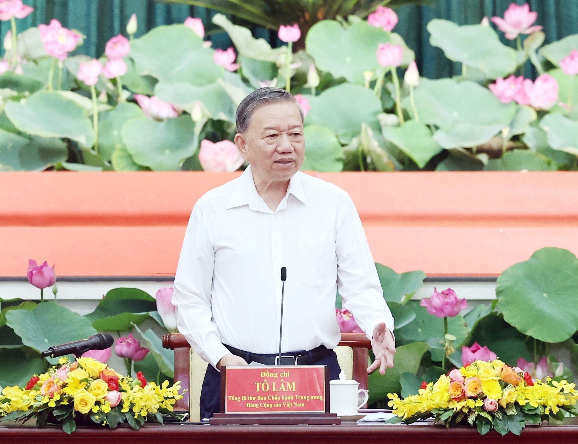 General Secretary To Lam chaired the meeting. (Photo: THONG NHAT-VNA) vna-potal-tong-bi-thu-to-lam-lam-viec-voi-ban-thuong-vu-thanh-uy-tp-ho-chi-minh-tinh-uy-ba-ria-vung-tau-va-binh-duong-8098117.jpg