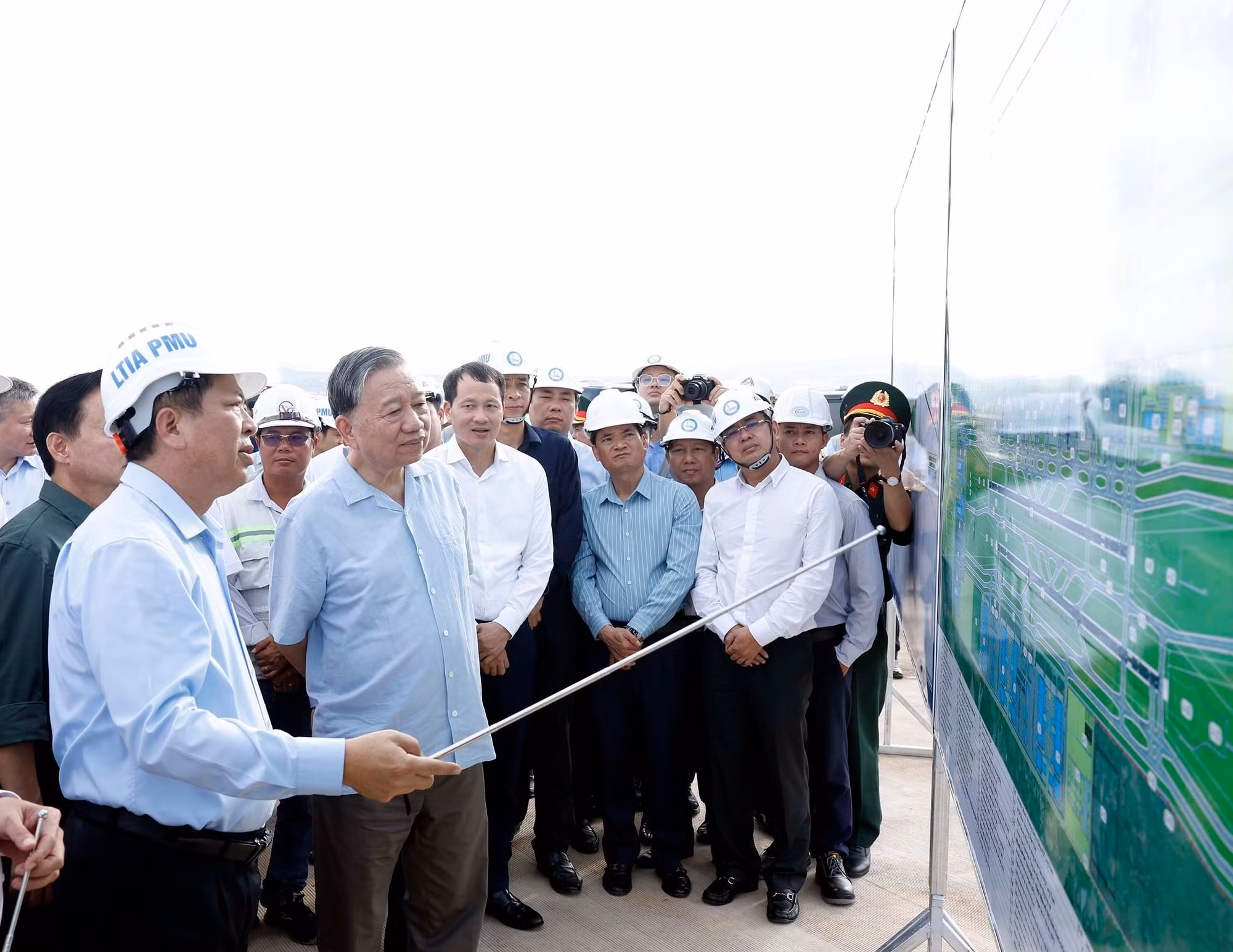 vna-potal-tong-bi-thu-to-lam-tham-du-an-cang-hang-khong-quoc-te-long-thanh-8404606.jpg