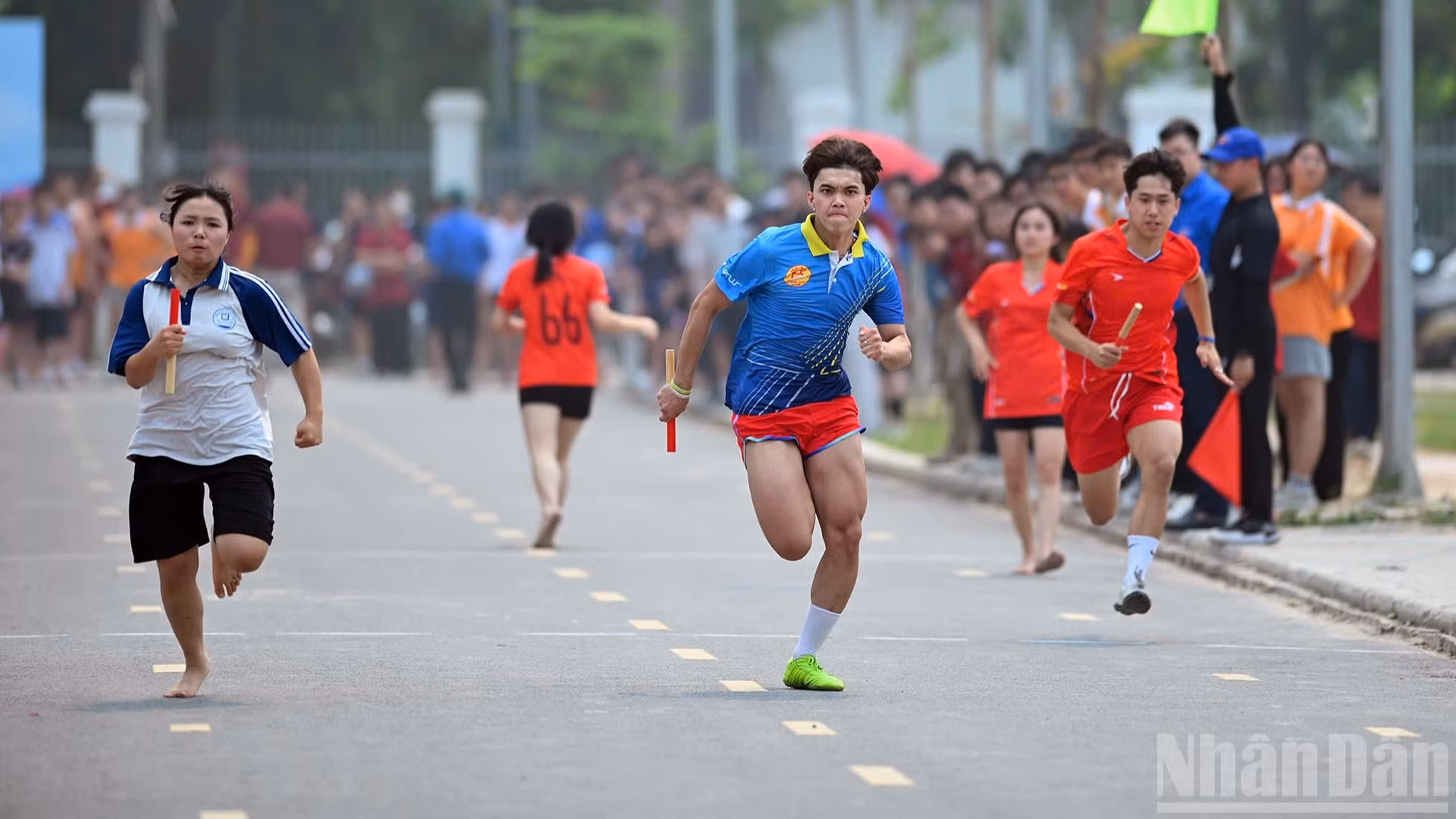 Đường chạy tiếp sức là một trong những nội dung sôi động, gay cấn nhất tại Ngày hội "Học sinh 3 rèn luyện", "Học sinh 3 tốt".