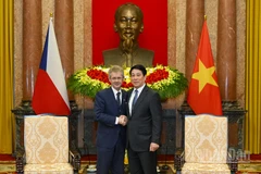 Chủ tịch nước Lương Cường và Chủ tịch Thượng viện Quốc hội Cộng hòa Séc Milos Vystrcil.