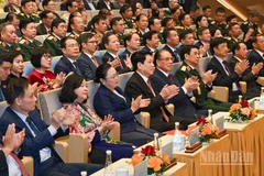 Các đồng chí lãnh đạo, nguyên lãnh đạo Đảng, Nhà nước và đại biểu tham dự lễ kỷ niệm.