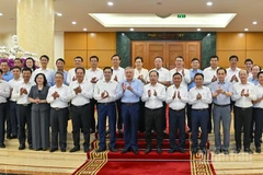 Thường trực Ban Bí thư Trần Cẩm Tú và các đại biểu cùng các đồng chí trong Ban Thường vụ Tỉnh ủy Hà Tĩnh.