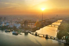 Chiều vàng trên Bến Ninh Kiều.