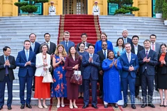 Chủ tịch nước Lương Cường và Điều phối viên Thường trú, Trưởng đại diện các tổ chức Liên hợp quốc tại Việt Nam cùng đại biểu tại buổi tiếp.